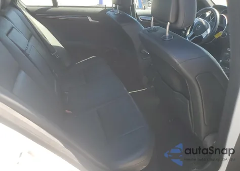 2013 Mercedes-Benz C 300 4Matic из США, поврежденный, VIN WDDGF8AB2DR243134